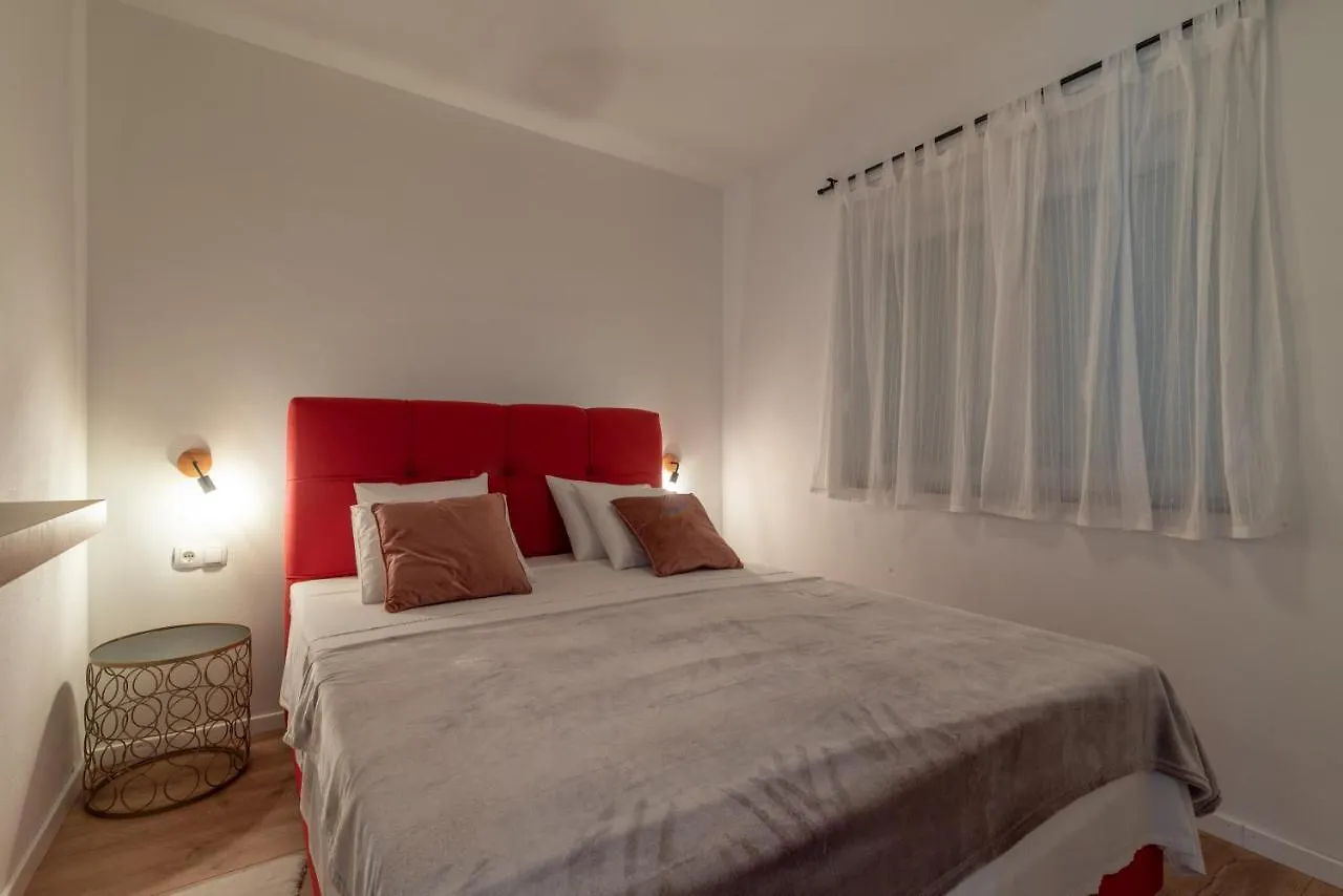 Villa Kuzmanic Trogir 0*,